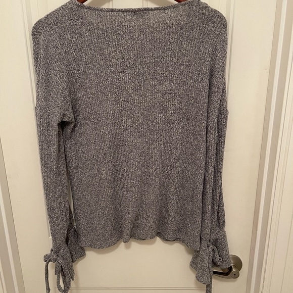 Lucky Brand Ribbed Long Sleeve Blouse  Bell Cuff Women’s Size Medium Gray SOFT - Picture 3 of 10